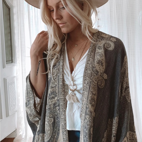 Ellemaireco Kimono in SWAN SONG KIMONO- DOVE - Picture 4 of 4
